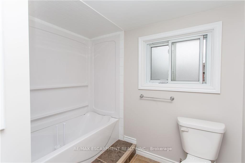 Photo 13 of 44 St. Peter Street, St. Catharines, Burleigh Hill — HOMEH