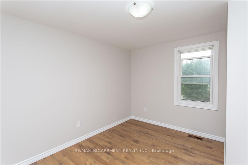 Photo 15 of 44 St. Peter Street, St. Catharines, Burleigh Hill — HOMEH