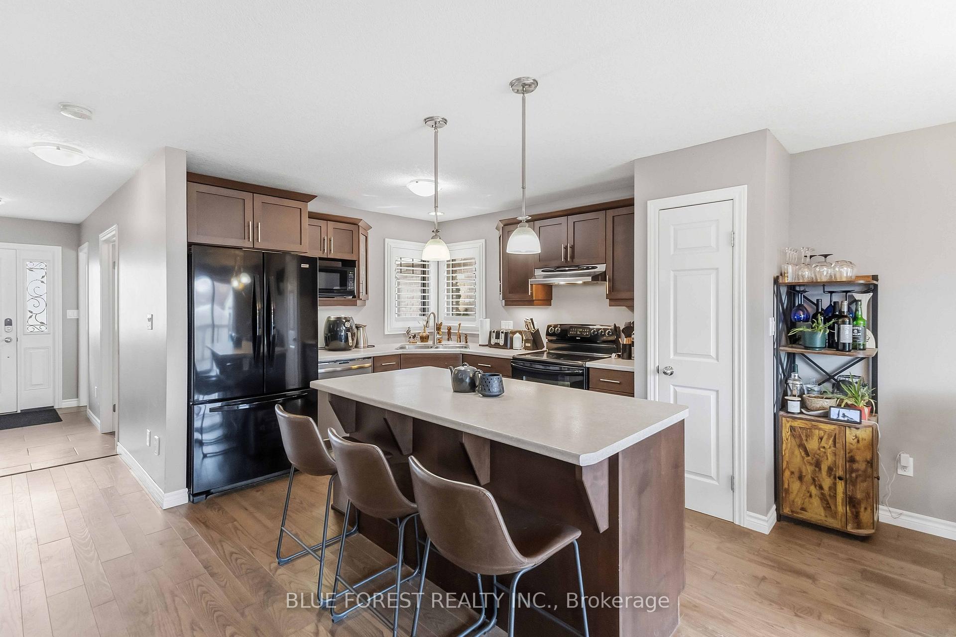 Photo 5 of 77 Pine Valley Drive, St. Thomas — HOMEH