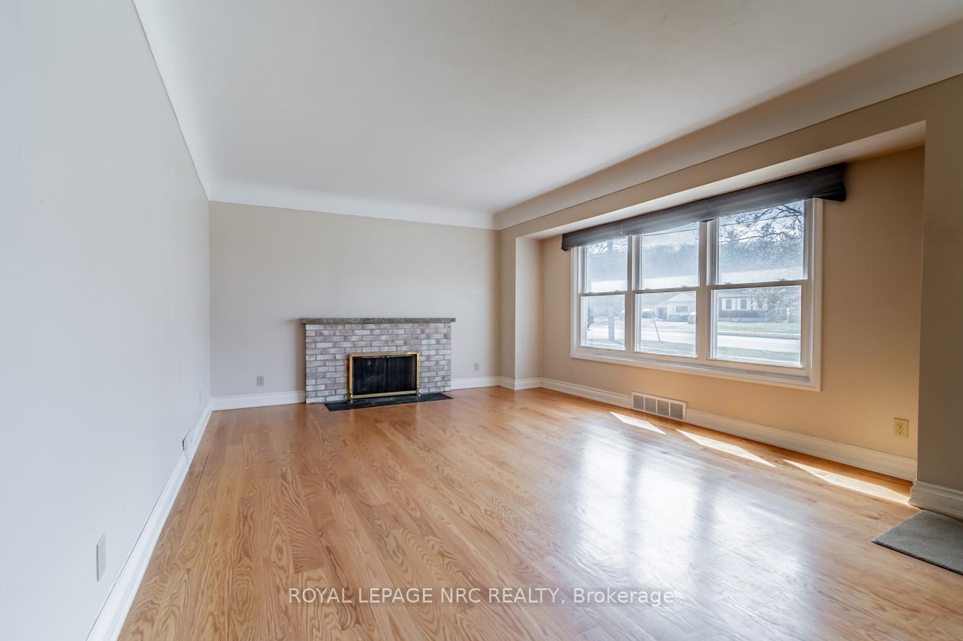 Photo 3 of 189 Glendale Avenue, St. Catharines, Glendale/Glenridge — HOMEH