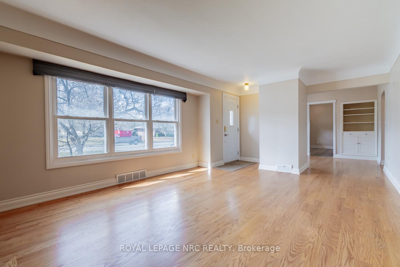 Photo 4 of 189 Glendale Avenue, St. Catharines, Glendale/Glenridge — HOMEH