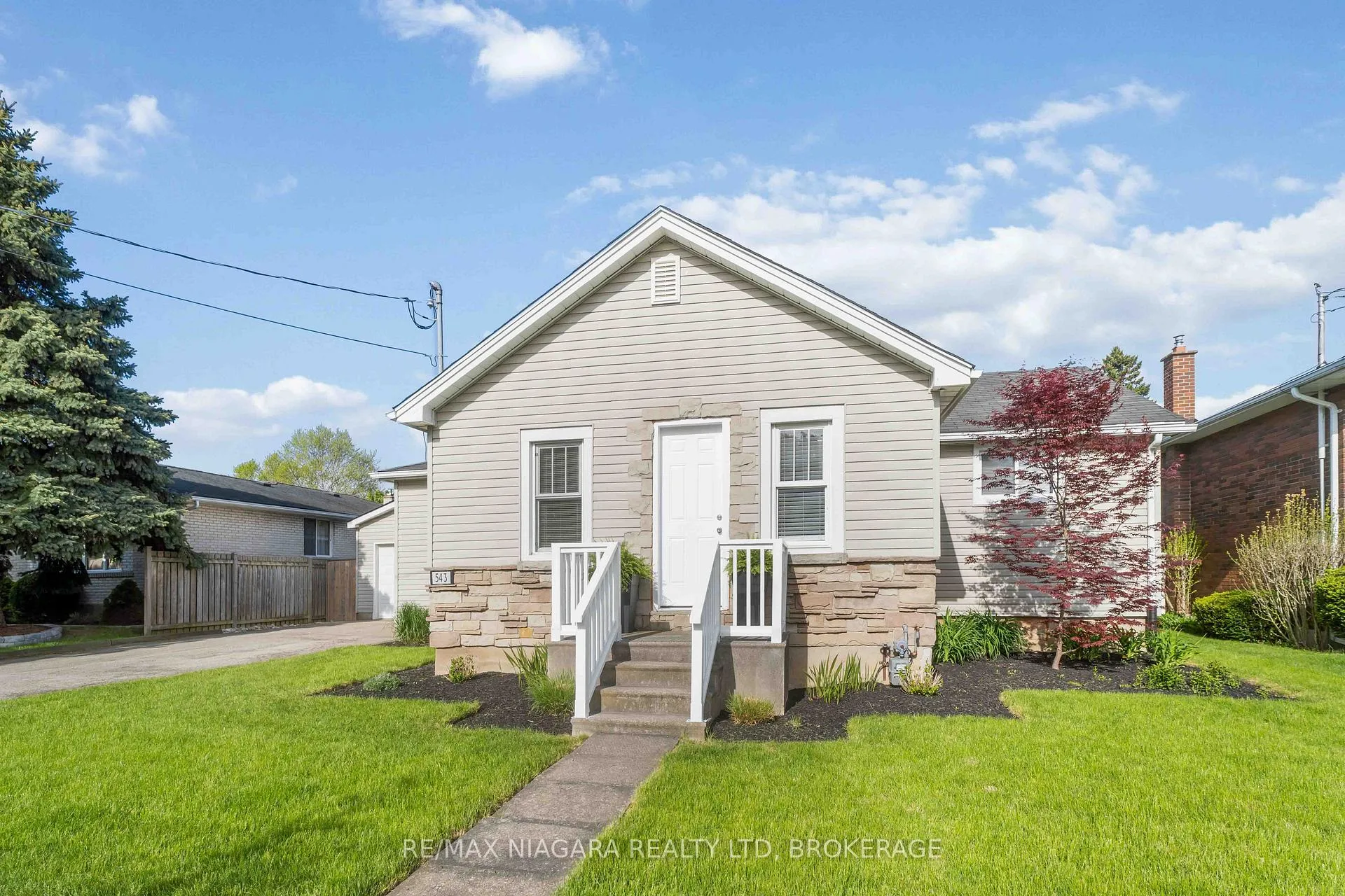 Photo 2 of 543 Vine Street, St. Catharines, Vine/Linwell — HOMEH