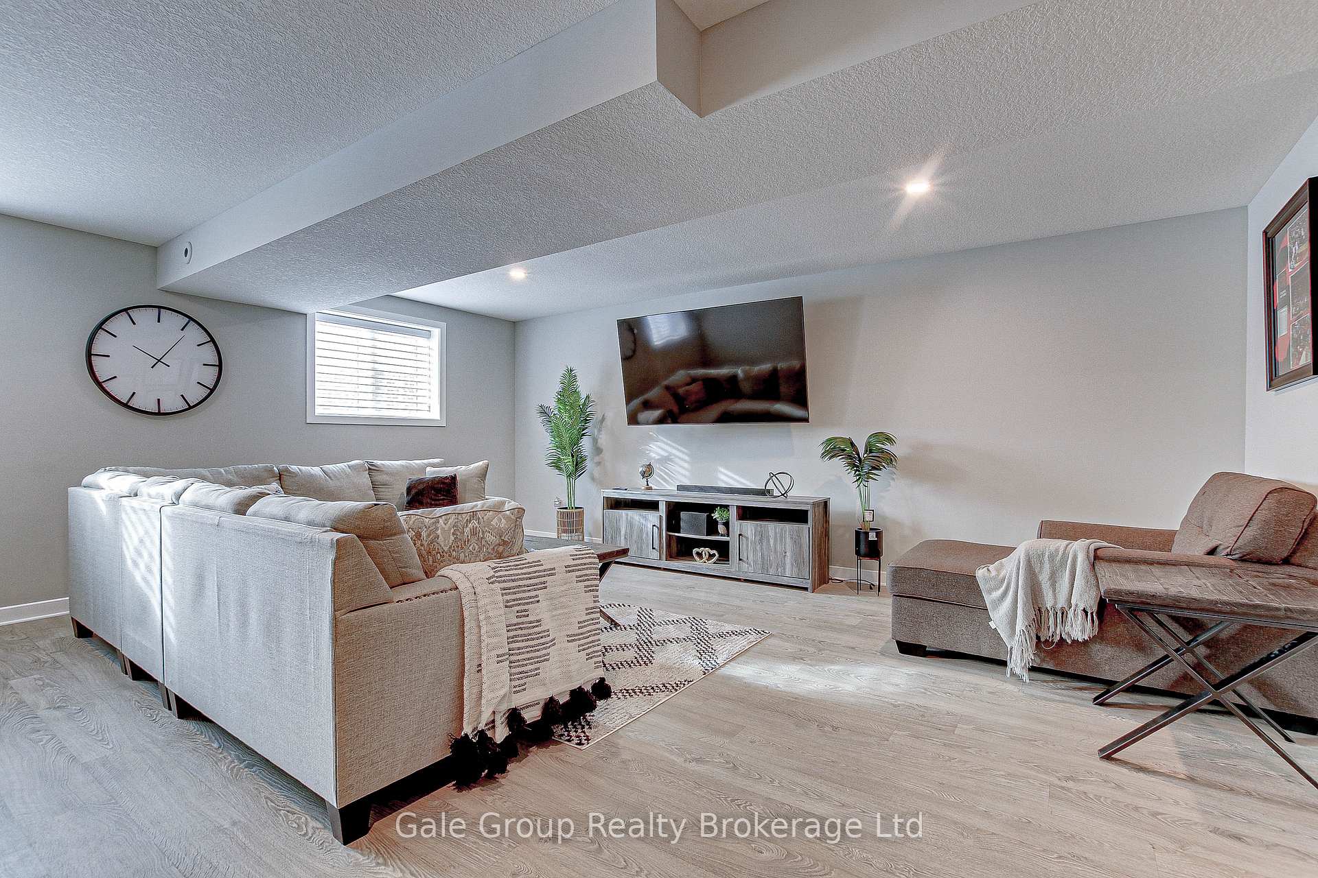 Photo 27 of 9 Clover Circle, St. Thomas — HOMEH