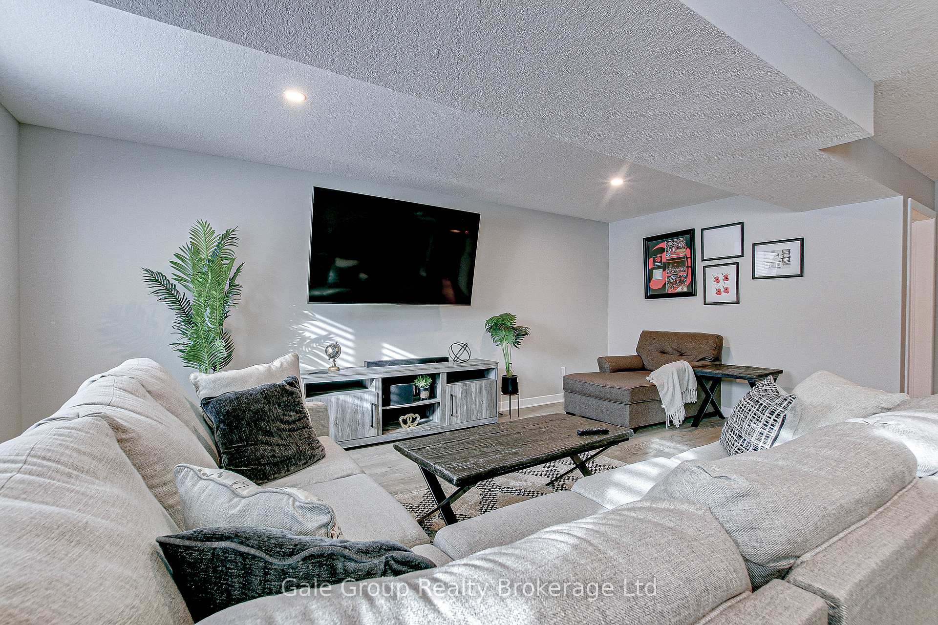 Photo 30 of 9 Clover Circle, St. Thomas — HOMEH