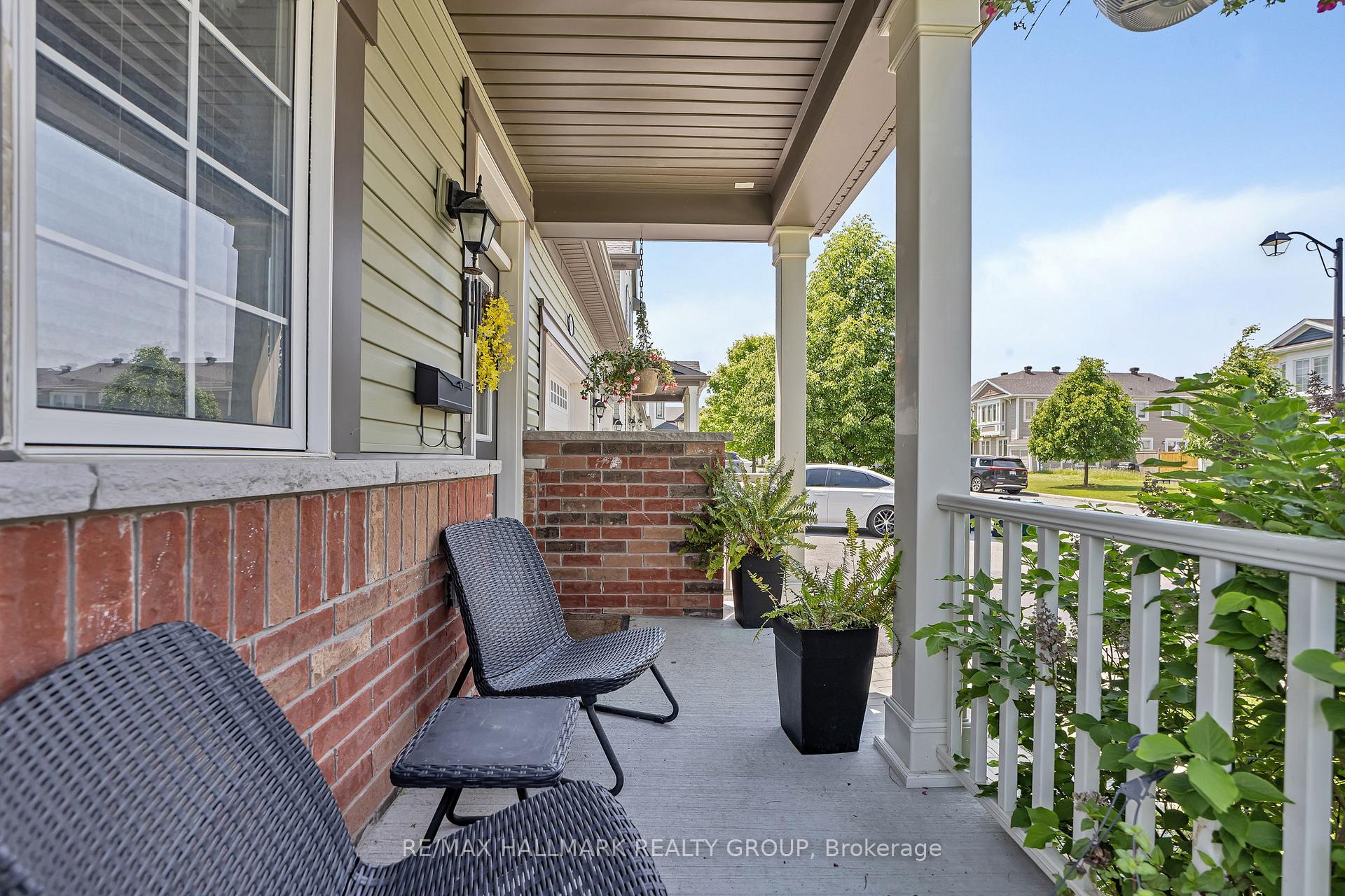 Photo 4 of 334 Astelia Crescent, Ottawa, Stittsville (North) — HOMEH
