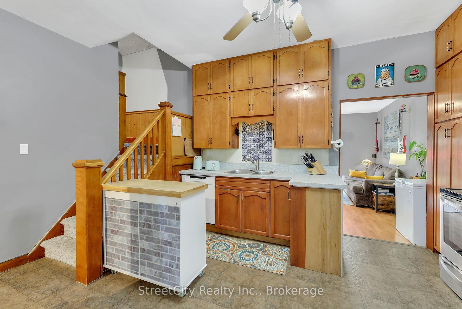 Photo 3 of 265 Front Street, Stratford — HOMEH
