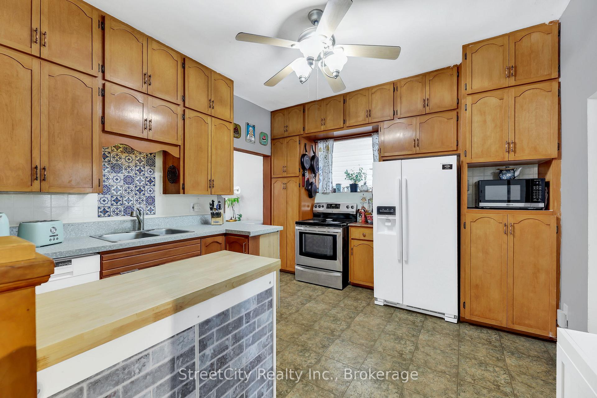 Photo 4 of 265 Front Street, Stratford — HOMEH