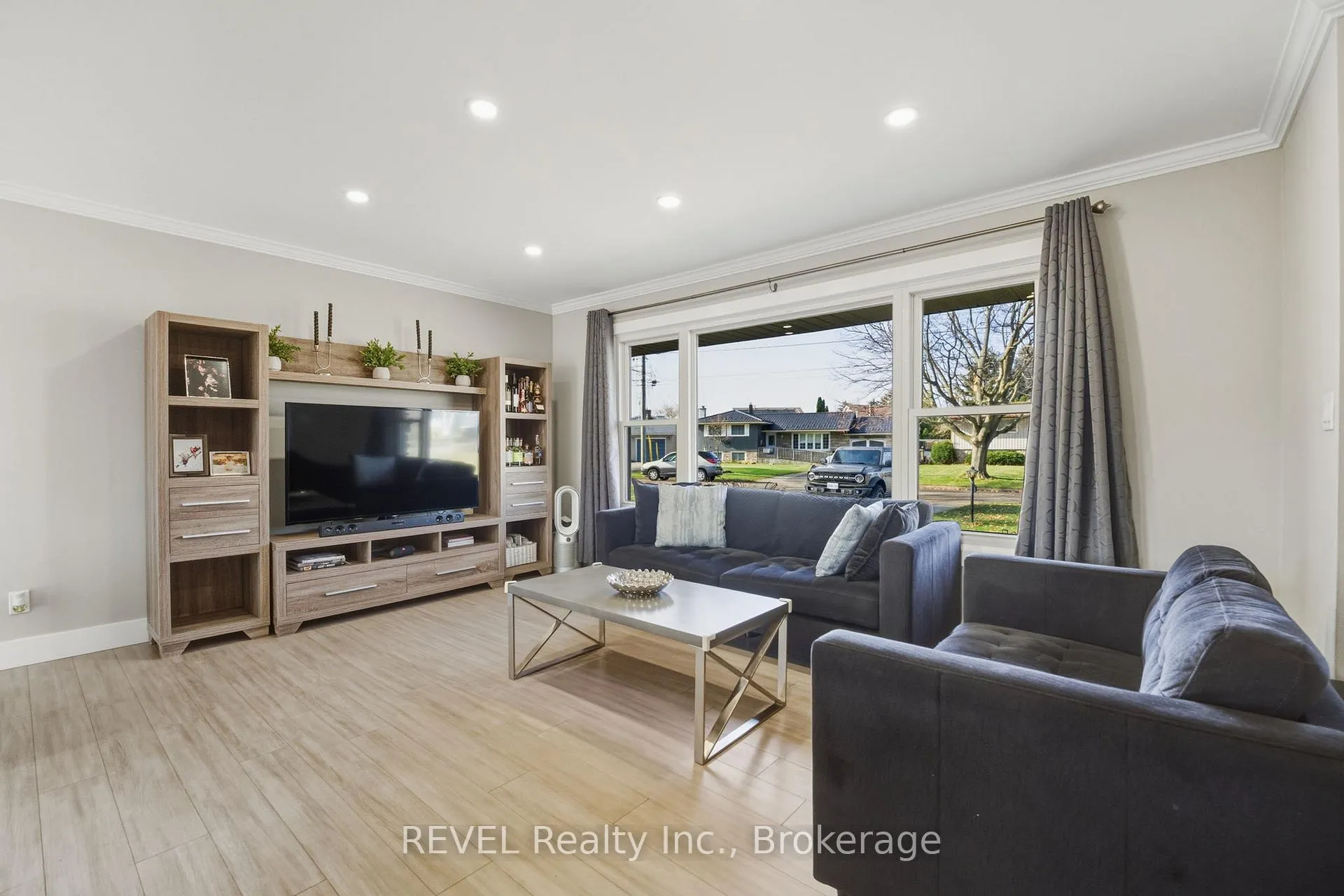 Photo 8 of 20 Bishops Road, St. Catharines, Vine/Linwell — HOMEH