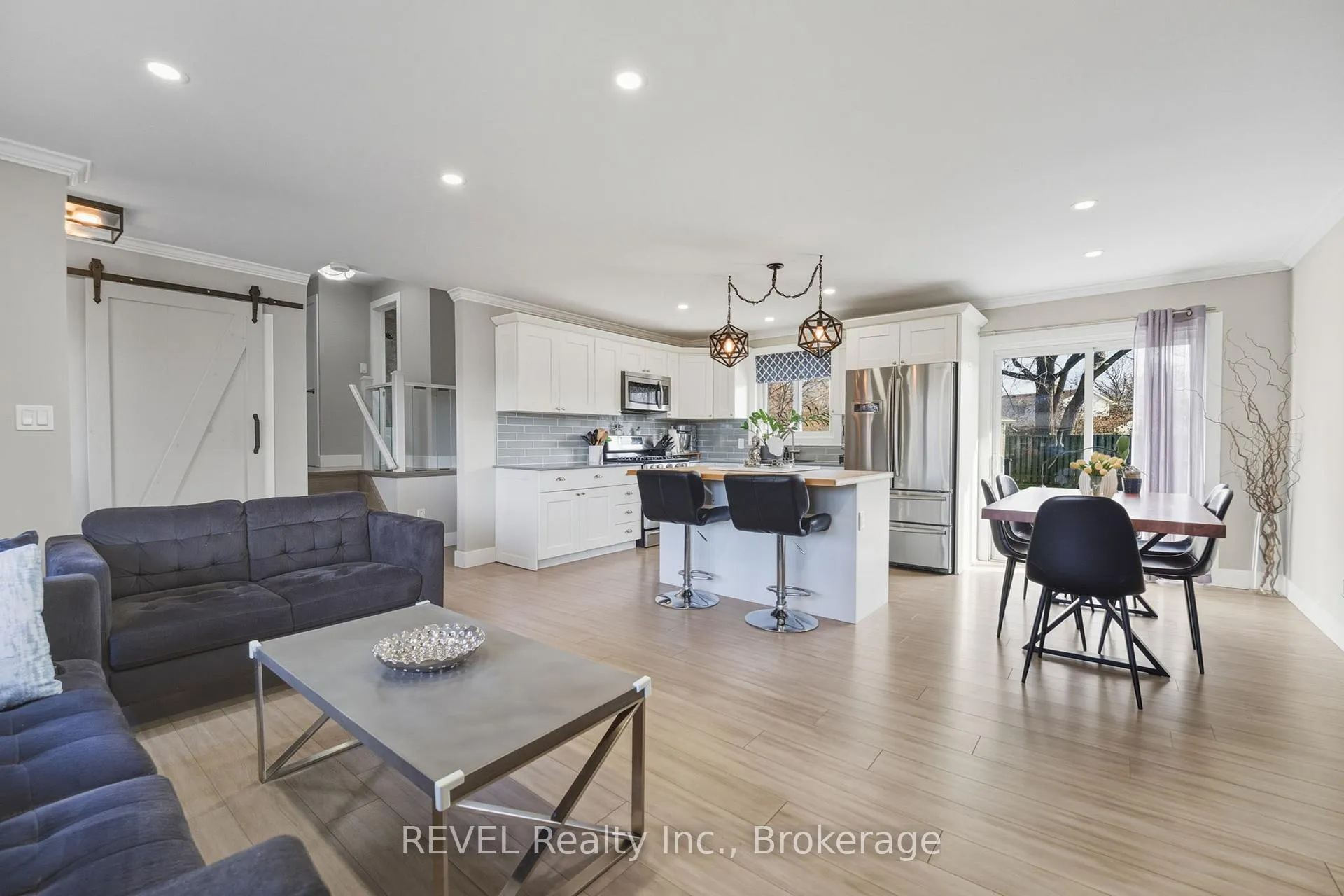 Photo 10 of 20 Bishops Road, St. Catharines, Vine/Linwell — HOMEH