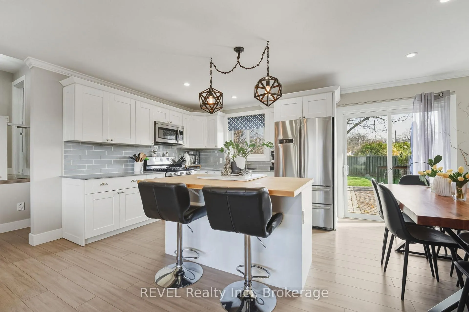Photo 11 of 20 Bishops Road, St. Catharines, Vine/Linwell — HOMEH