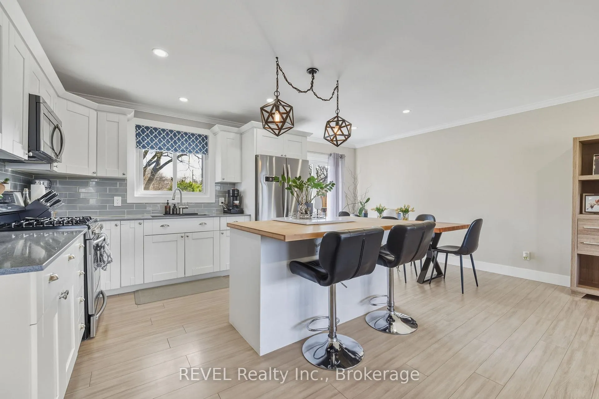 Photo 12 of 20 Bishops Road, St. Catharines, Vine/Linwell — HOMEH