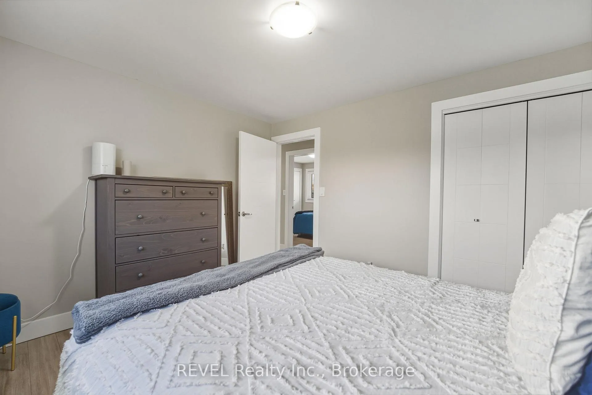 Photo 21 of 20 Bishops Road, St. Catharines, Vine/Linwell — HOMEH