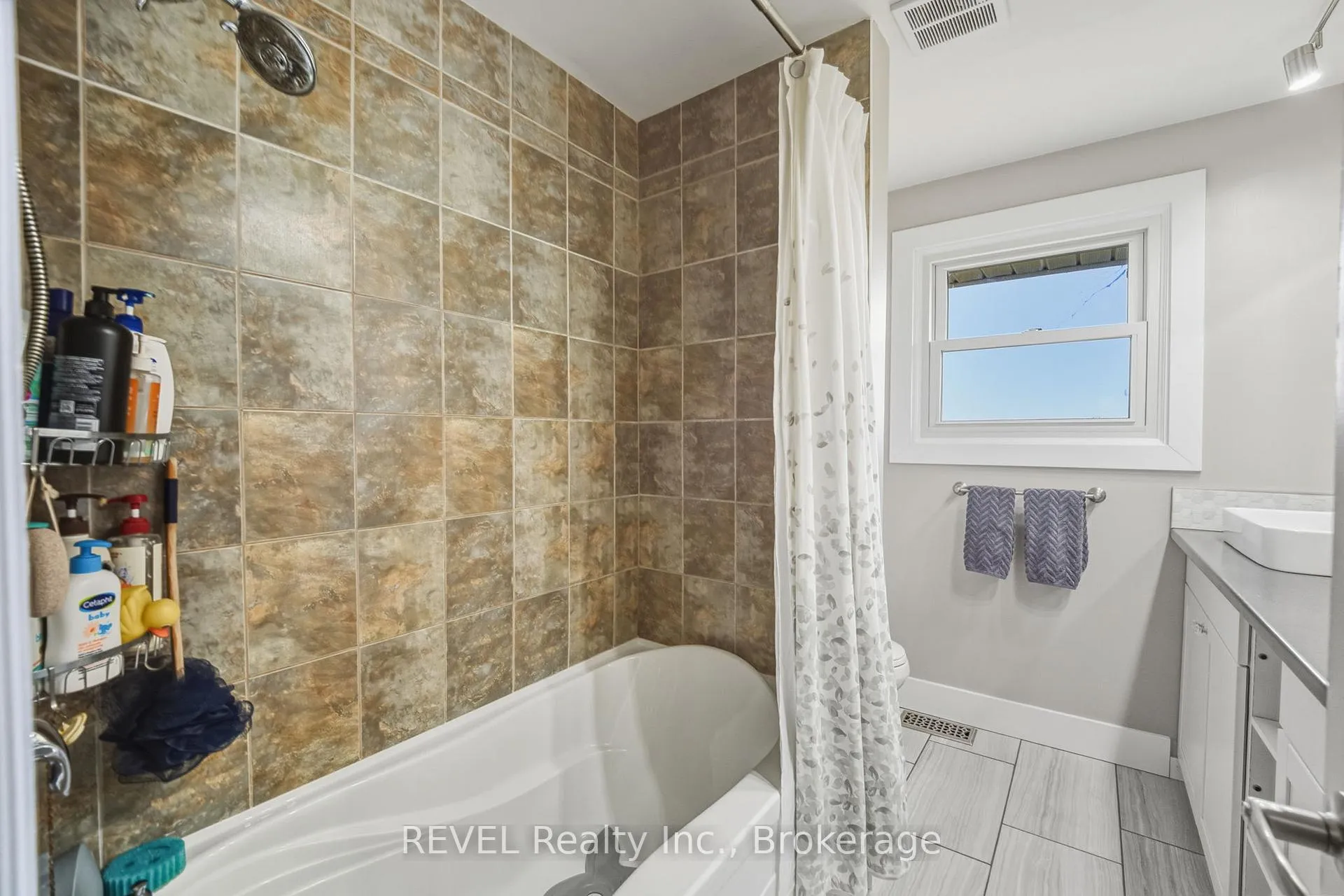 Photo 26 of 20 Bishops Road, St. Catharines, Vine/Linwell — HOMEH