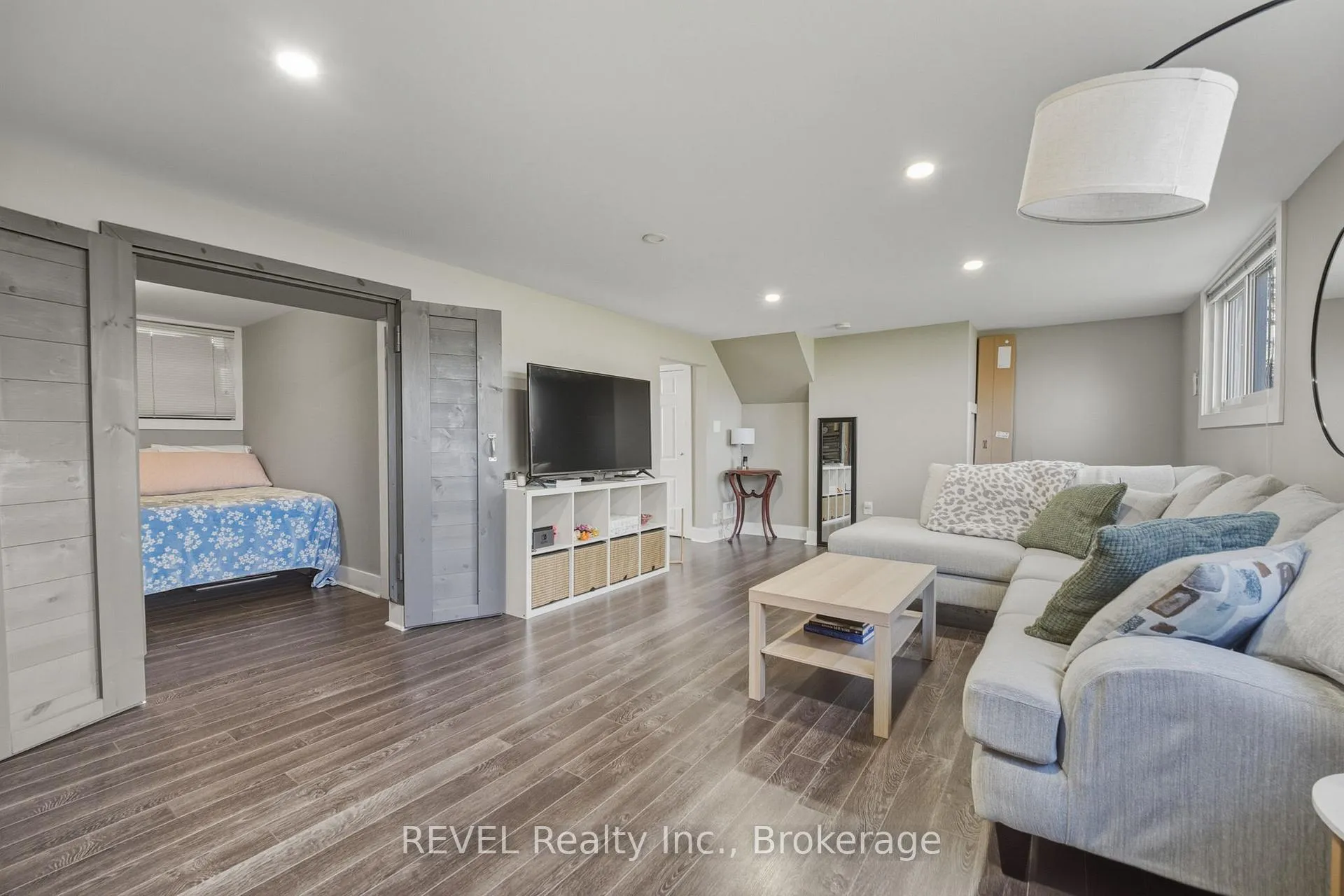 Photo 31 of 20 Bishops Road, St. Catharines, Vine/Linwell — HOMEH
