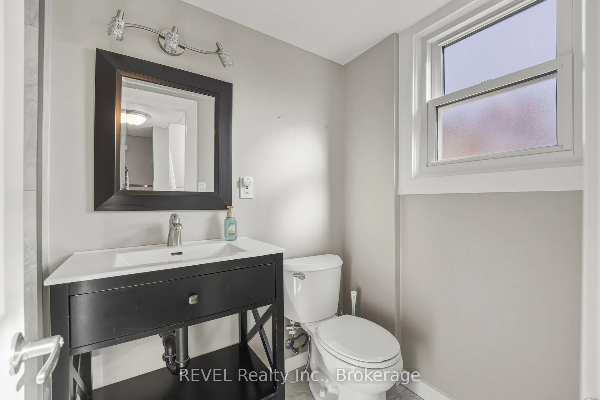 Photo 33 of 20 Bishops Road, St. Catharines, Vine/Linwell — HOMEH