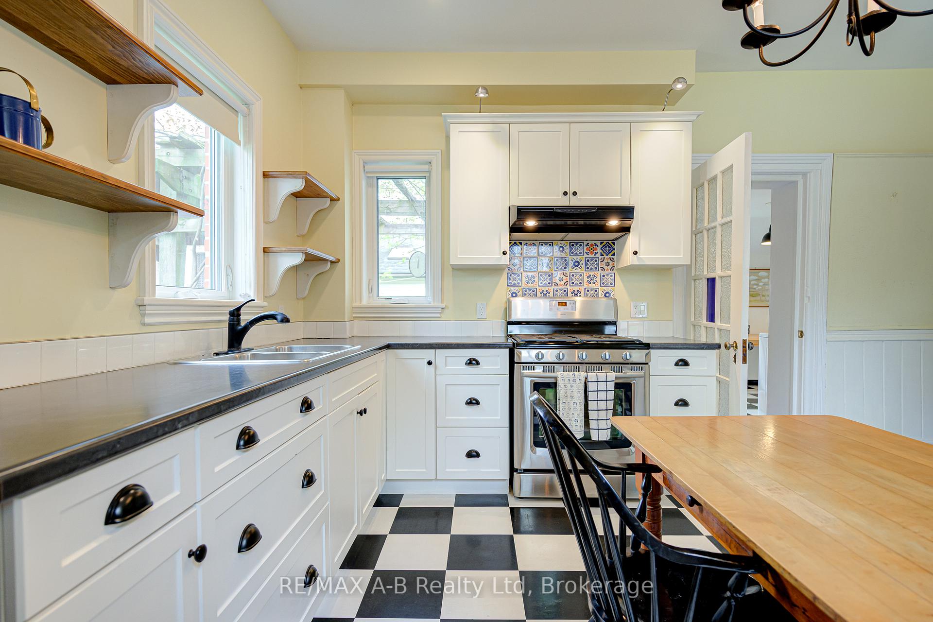 Photo 17 of 258 Douro Street, Stratford — HOMEH