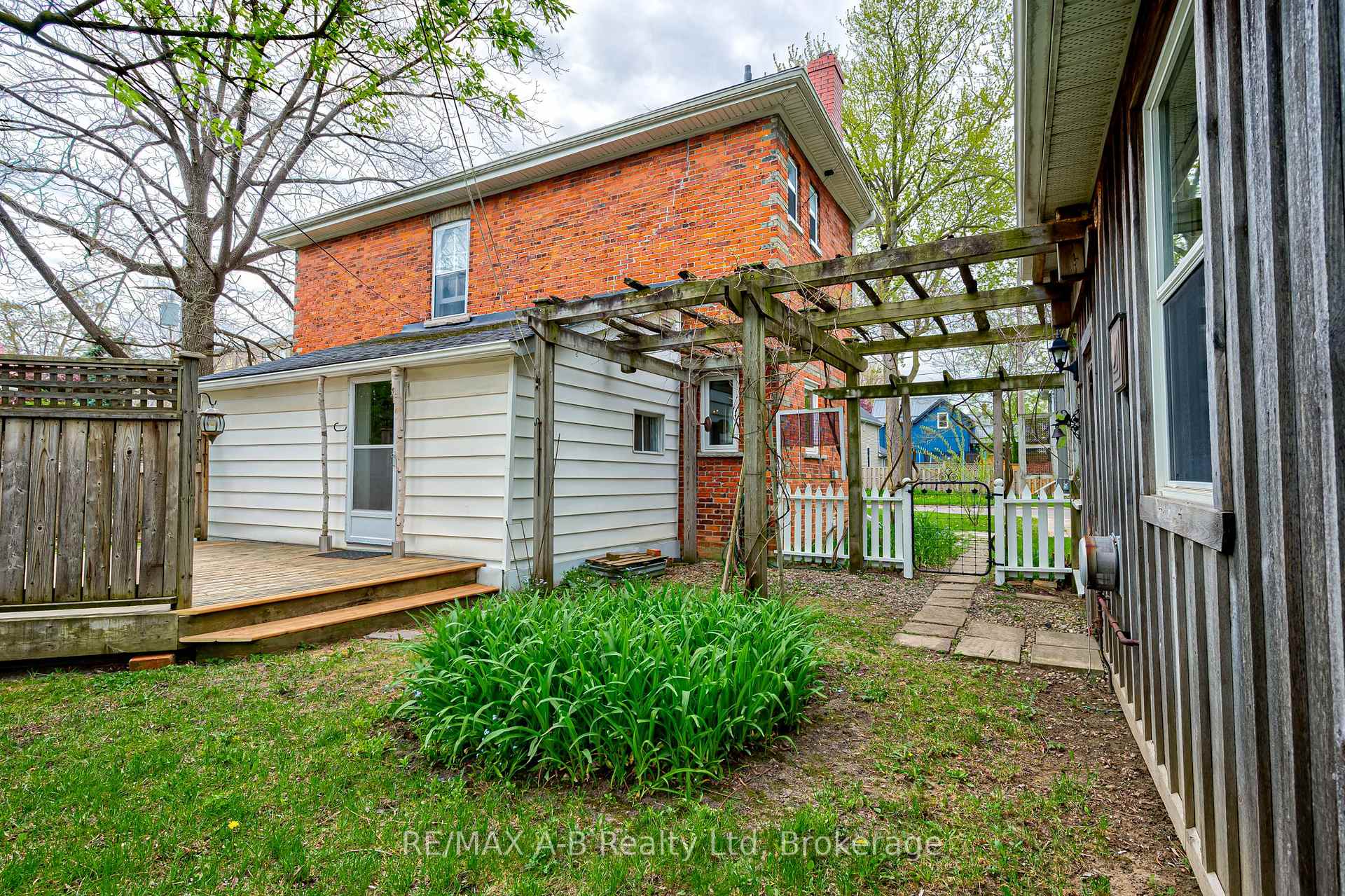 Photo 44 of 258 Douro Street, Stratford — HOMEH