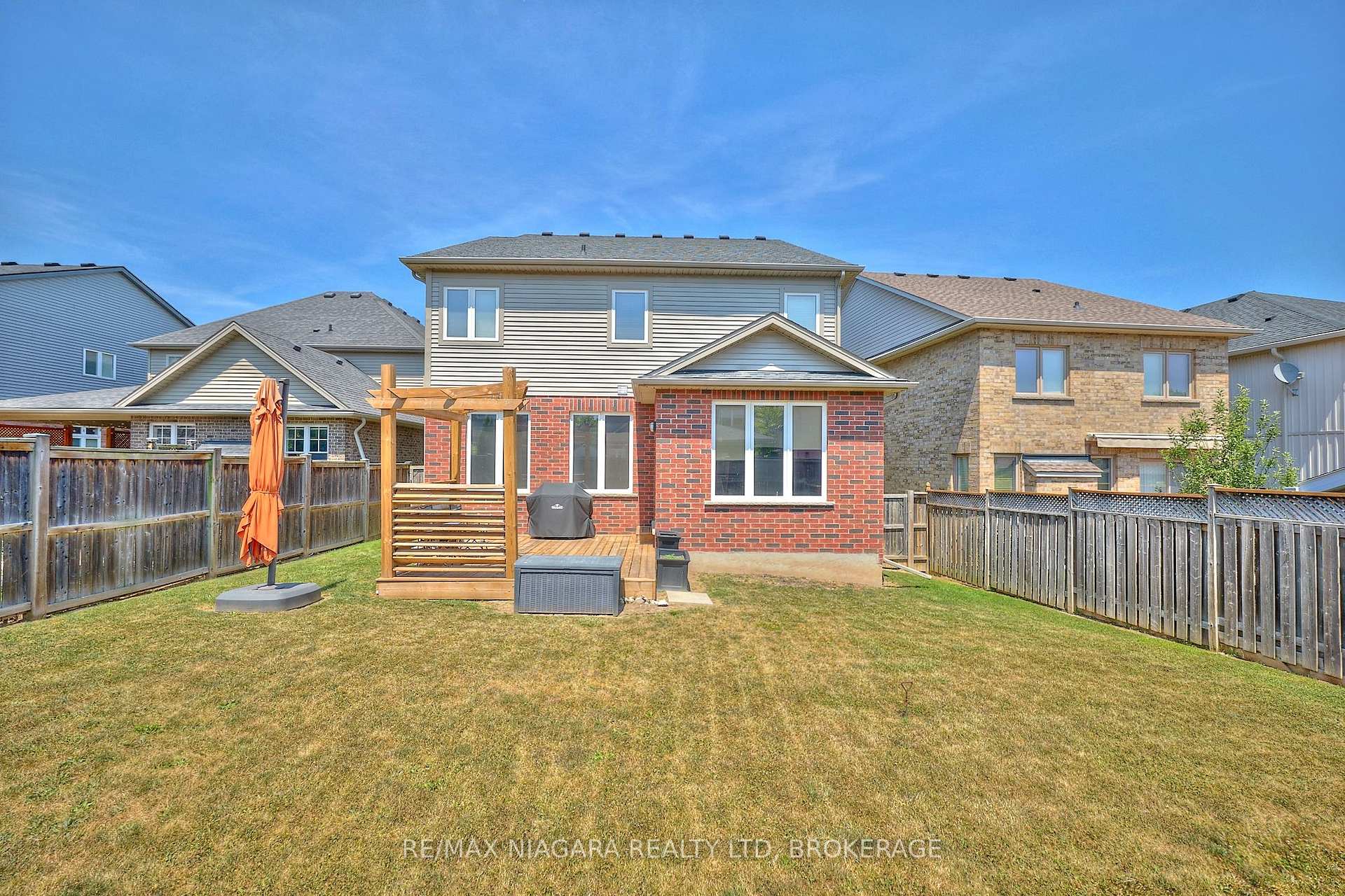 Photo 3 of 6 Alex Grant Place, St. Catharines, Secord Woods — HOMEH
