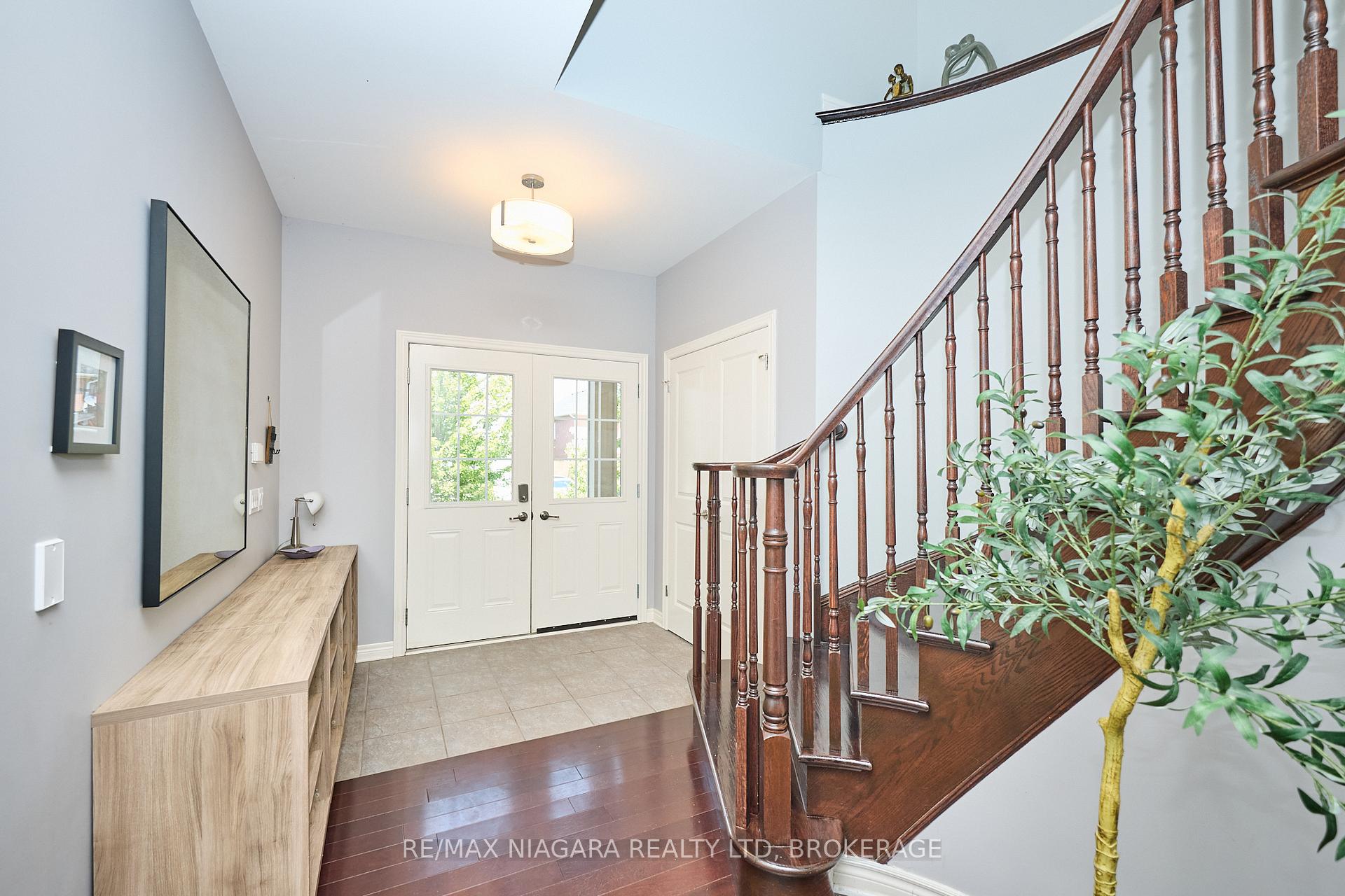 Photo 8 of 6 Alex Grant Place, St. Catharines, Secord Woods — HOMEH