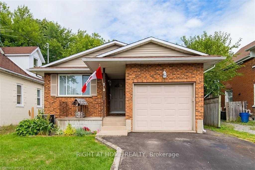 Front of Unit Bsmt, 3 Herrick Avenue