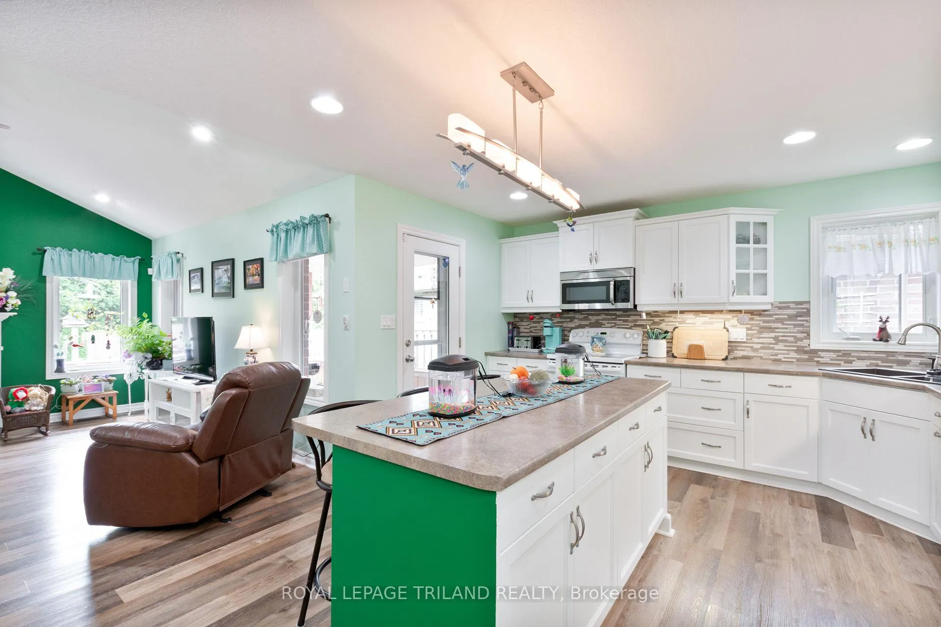 Photo 11 of 78 Westlake Drive, St. Thomas — HOMEH