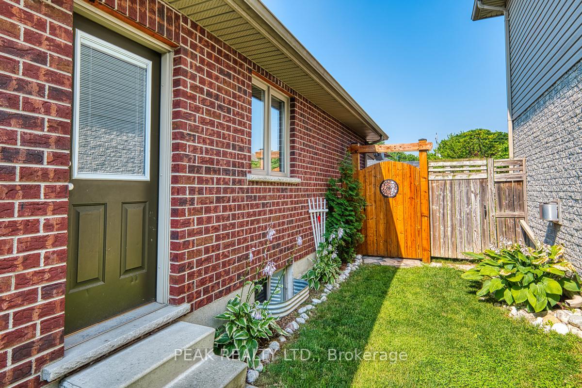 Photo 37 of 22 College Street, Stratford — HOMEH