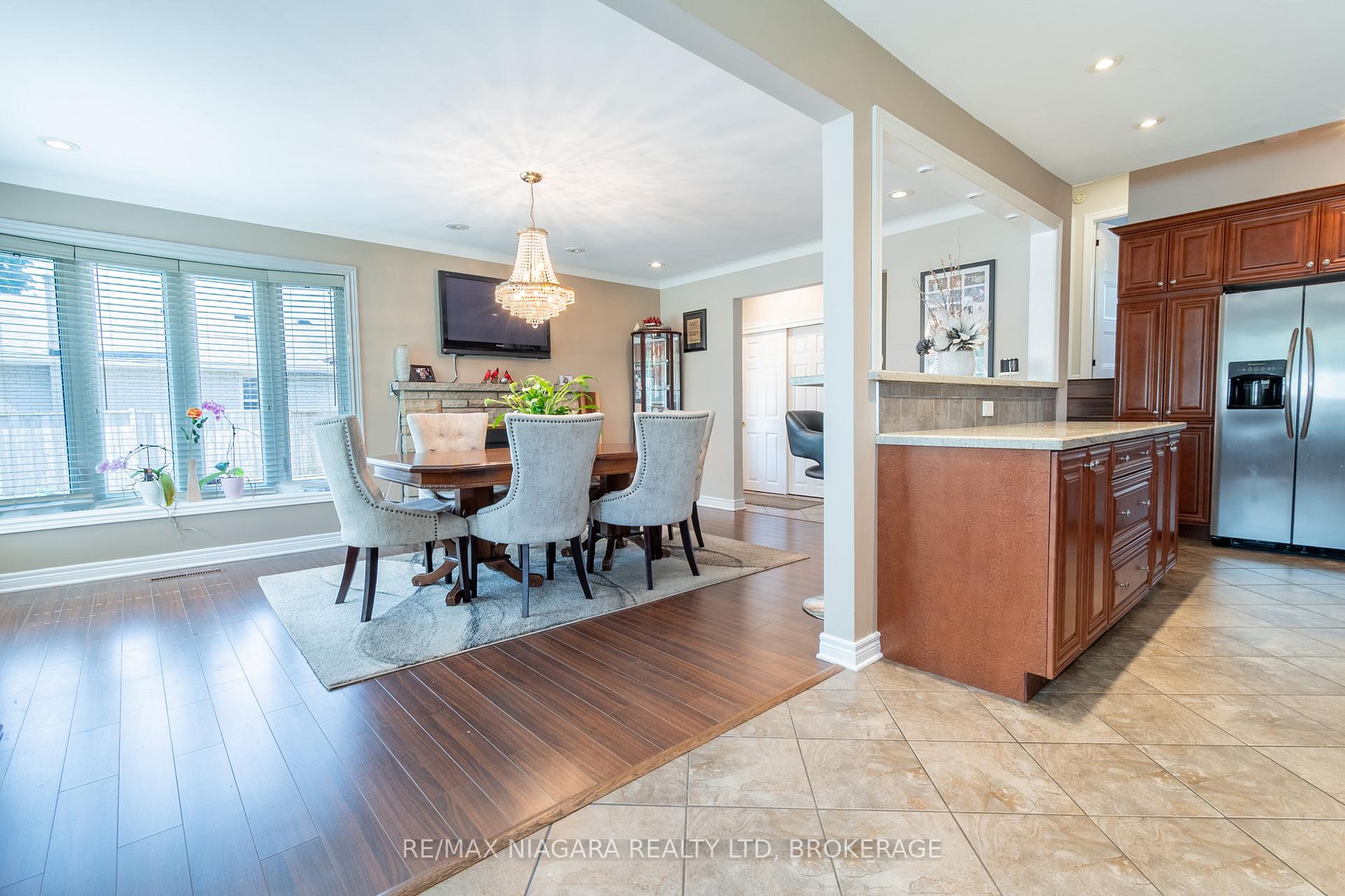 Photo 3 of 679 Niagara Street, St. Catharines, Vine/Linwell — HOMEH