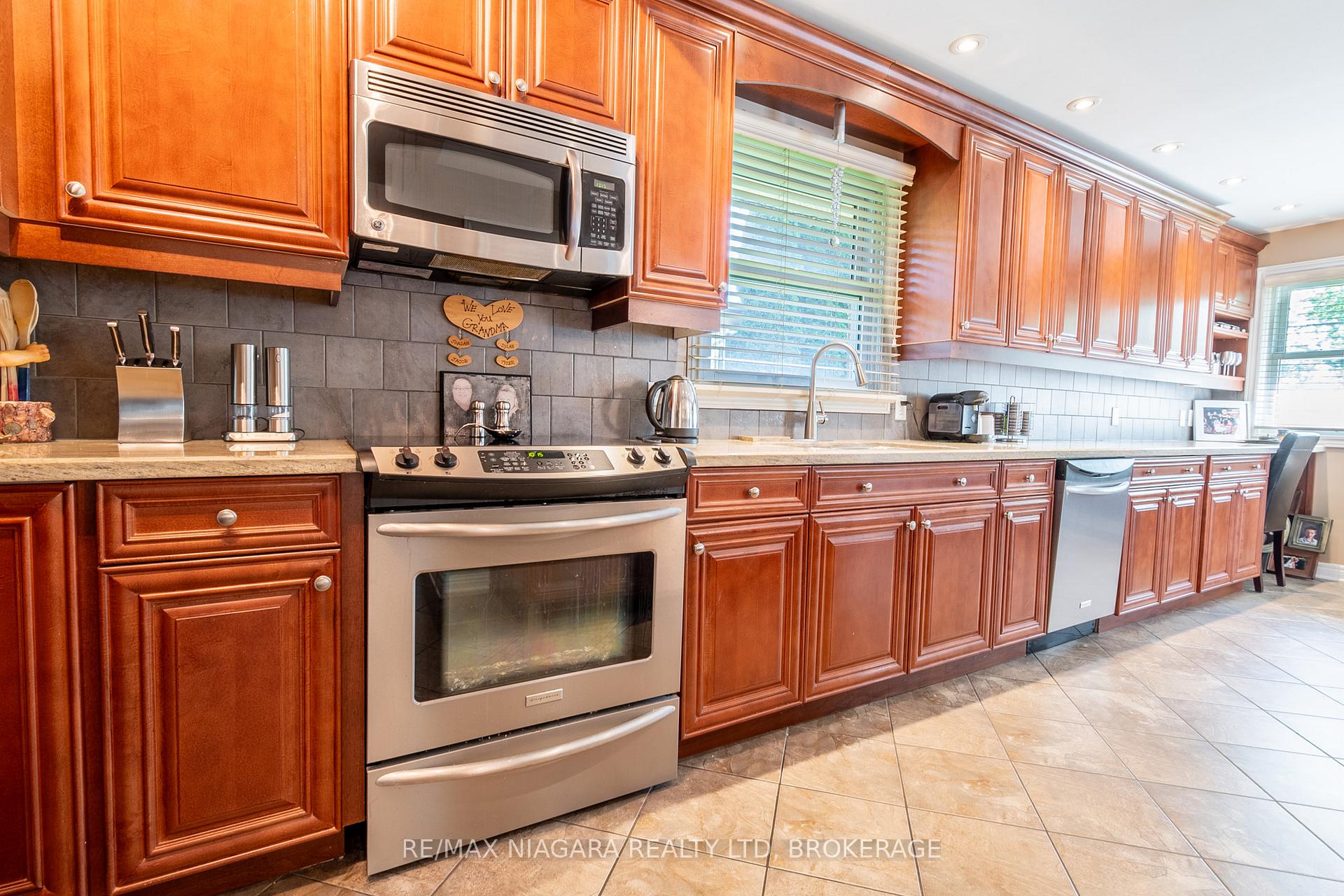 Photo 7 of 679 Niagara Street, St. Catharines, Vine/Linwell — HOMEH