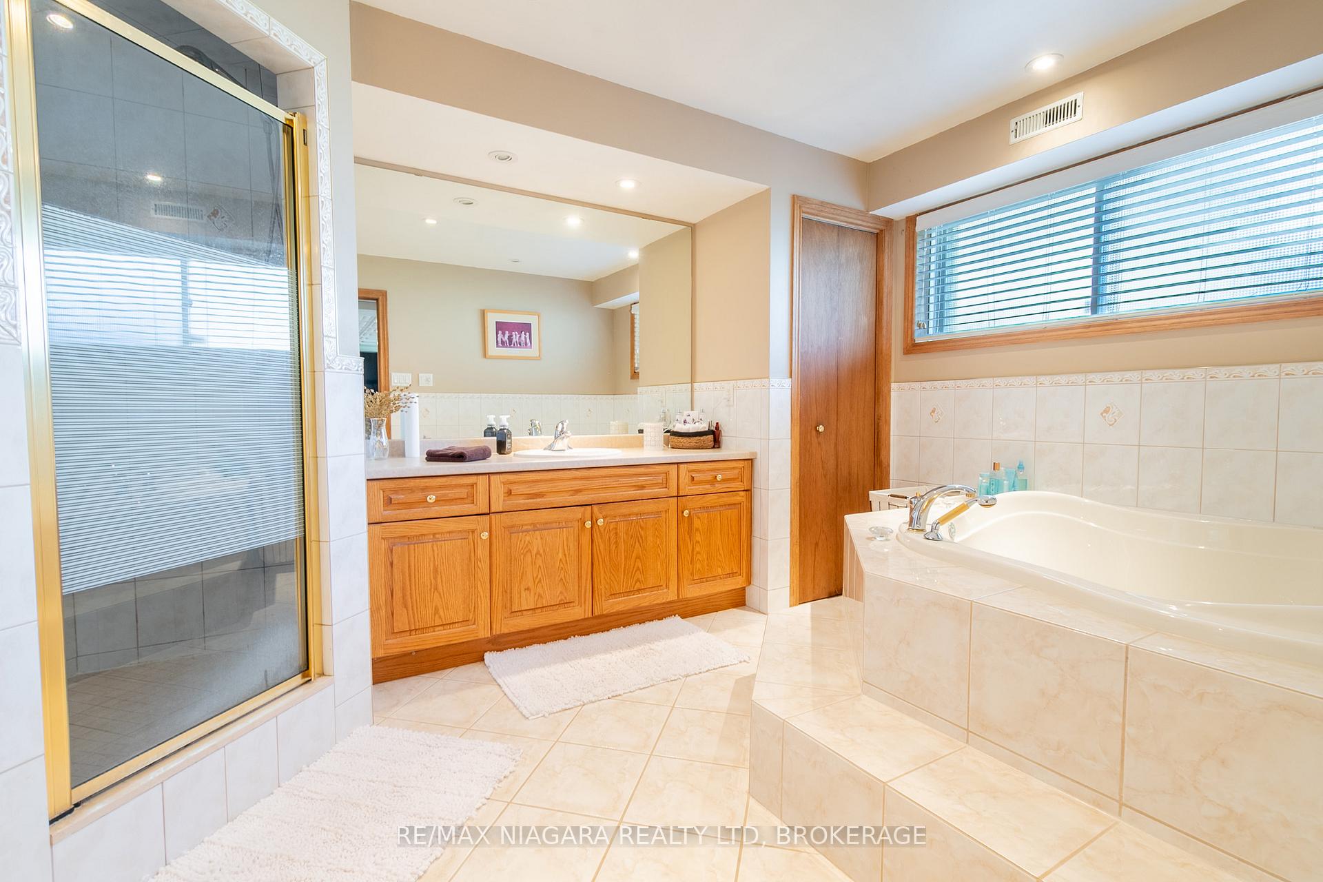 Photo 18 of 679 Niagara Street, St. Catharines, Vine/Linwell — HOMEH