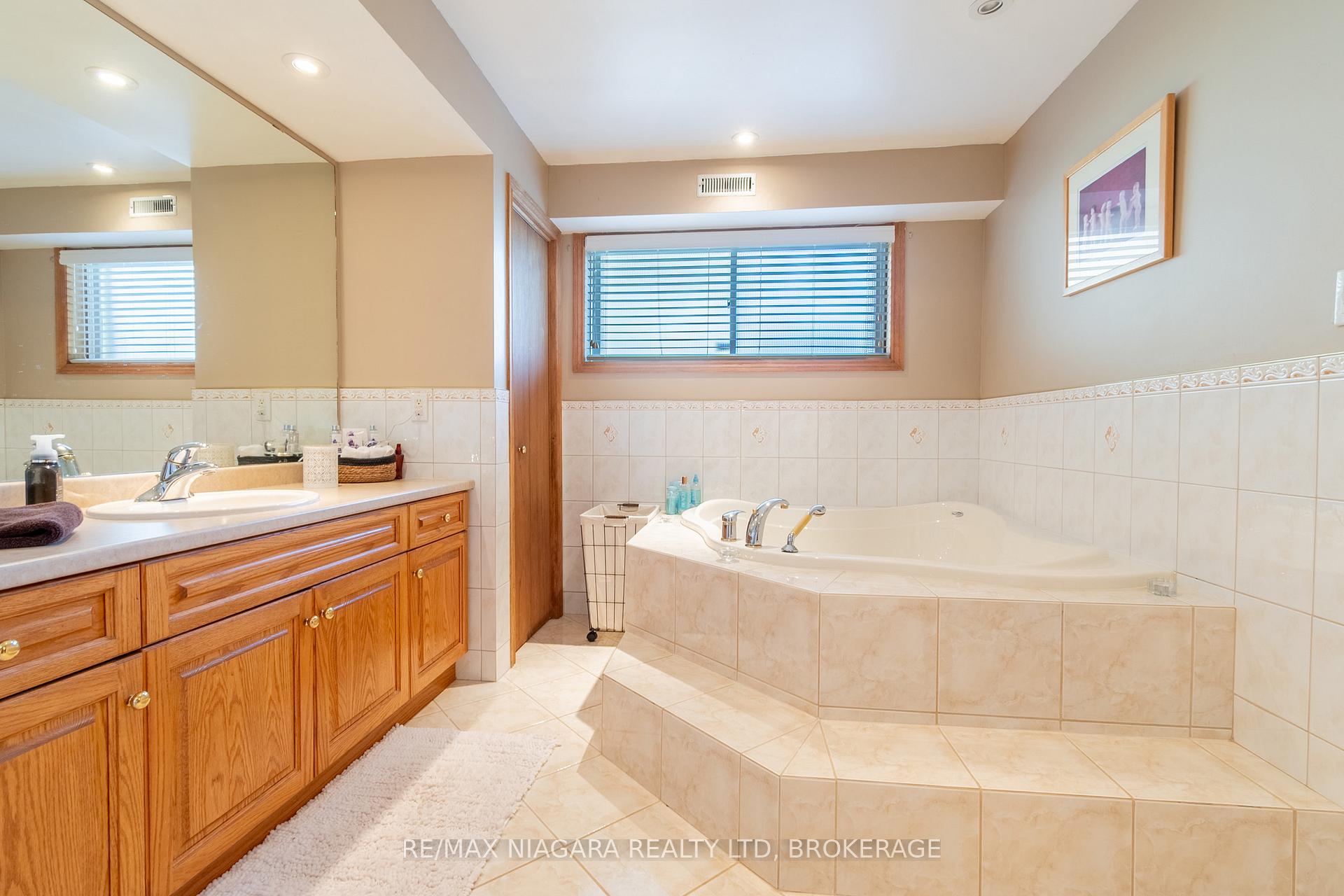 Photo 19 of 679 Niagara Street, St. Catharines, Vine/Linwell — HOMEH