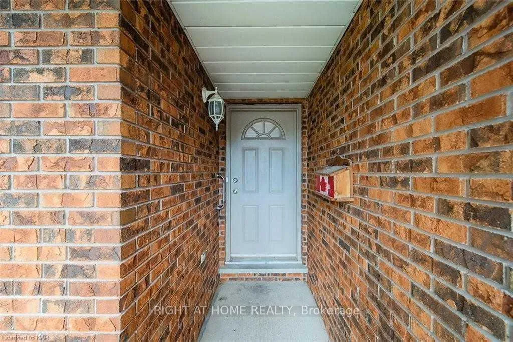 Photo 4 of Unit Main Fl, 3 Herrick Avenue, St. Catharines, E. Chester — HOMEH