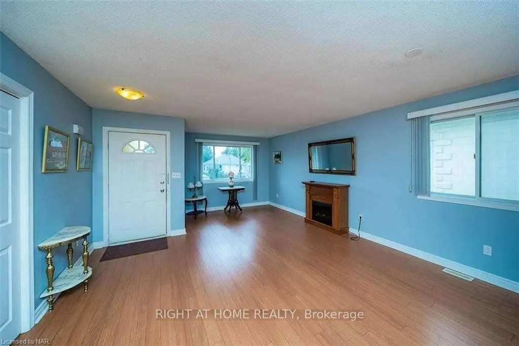 Photo 5 of Unit Main Fl, 3 Herrick Avenue, St. Catharines, E. Chester — HOMEH