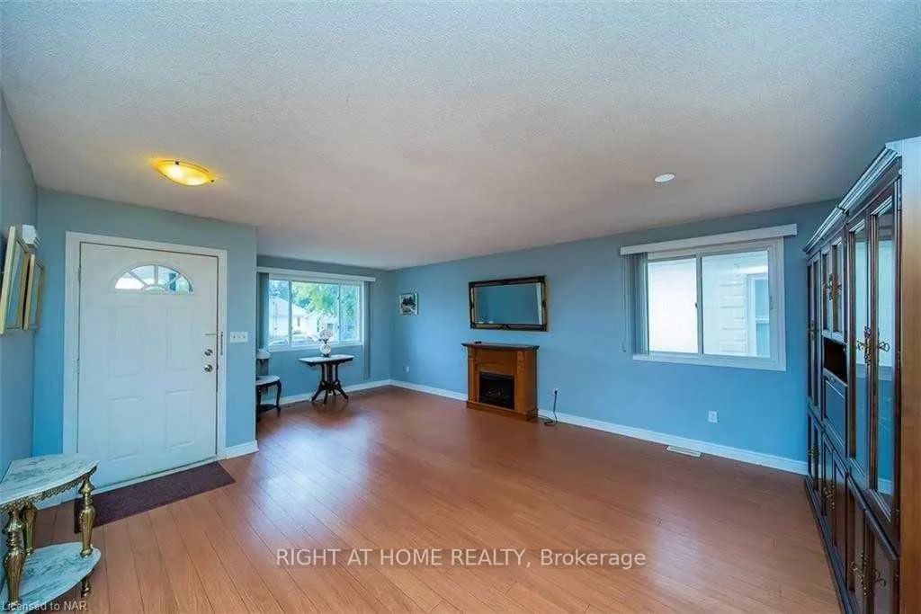 Photo 6 of Unit Main Fl, 3 Herrick Avenue, St. Catharines, E. Chester — HOMEH