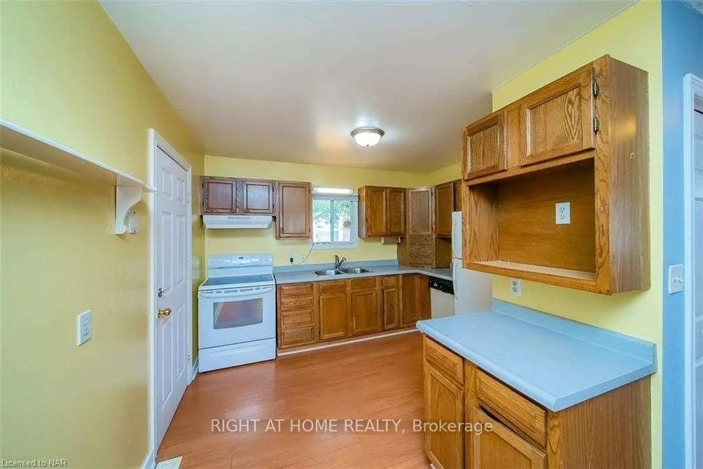 Photo 10 of Unit Main Fl, 3 Herrick Avenue, St. Catharines, E. Chester — HOMEH