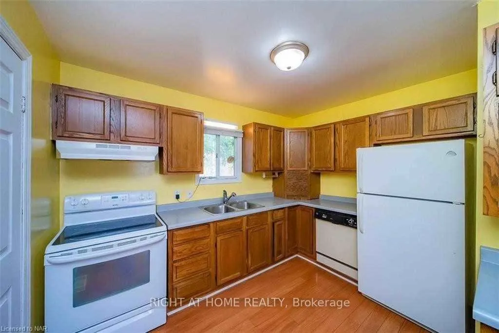 Photo 11 of Unit Main Fl, 3 Herrick Avenue, St. Catharines, E. Chester — HOMEH