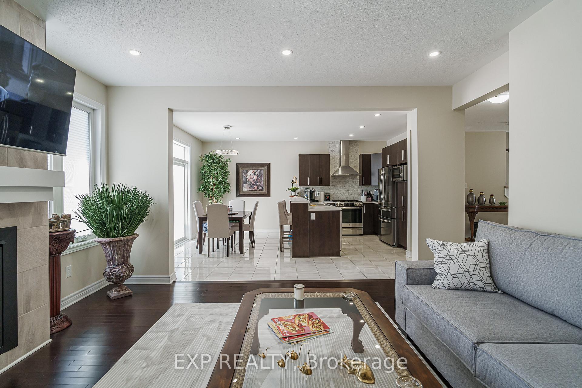 Photo 3 of 628 Eagle Crest Heights, Ottawa, Stittsville (North) — HOMEH