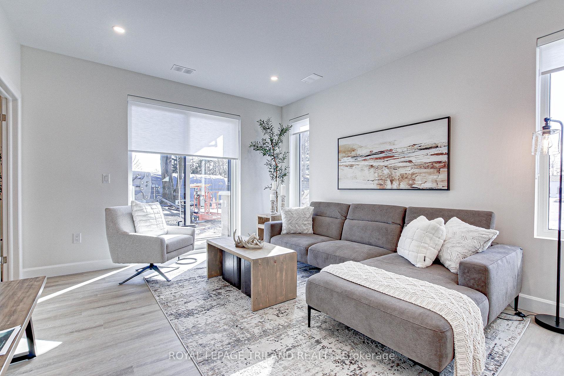 Photo 2 of Unit 203, 75 Walnut Street, St. Thomas — HOMEH