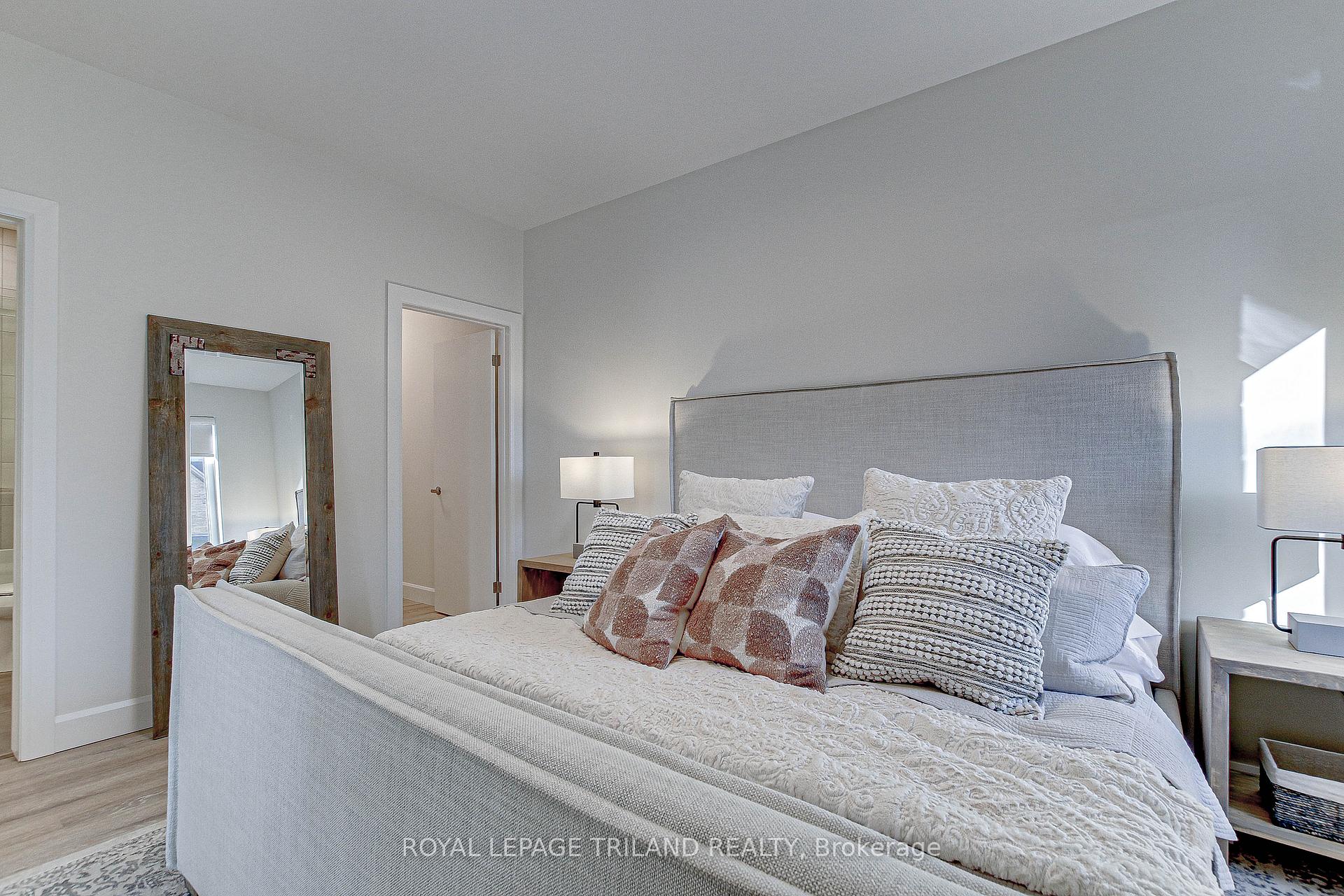Photo 5 of Unit 203, 75 Walnut Street, St. Thomas — HOMEH