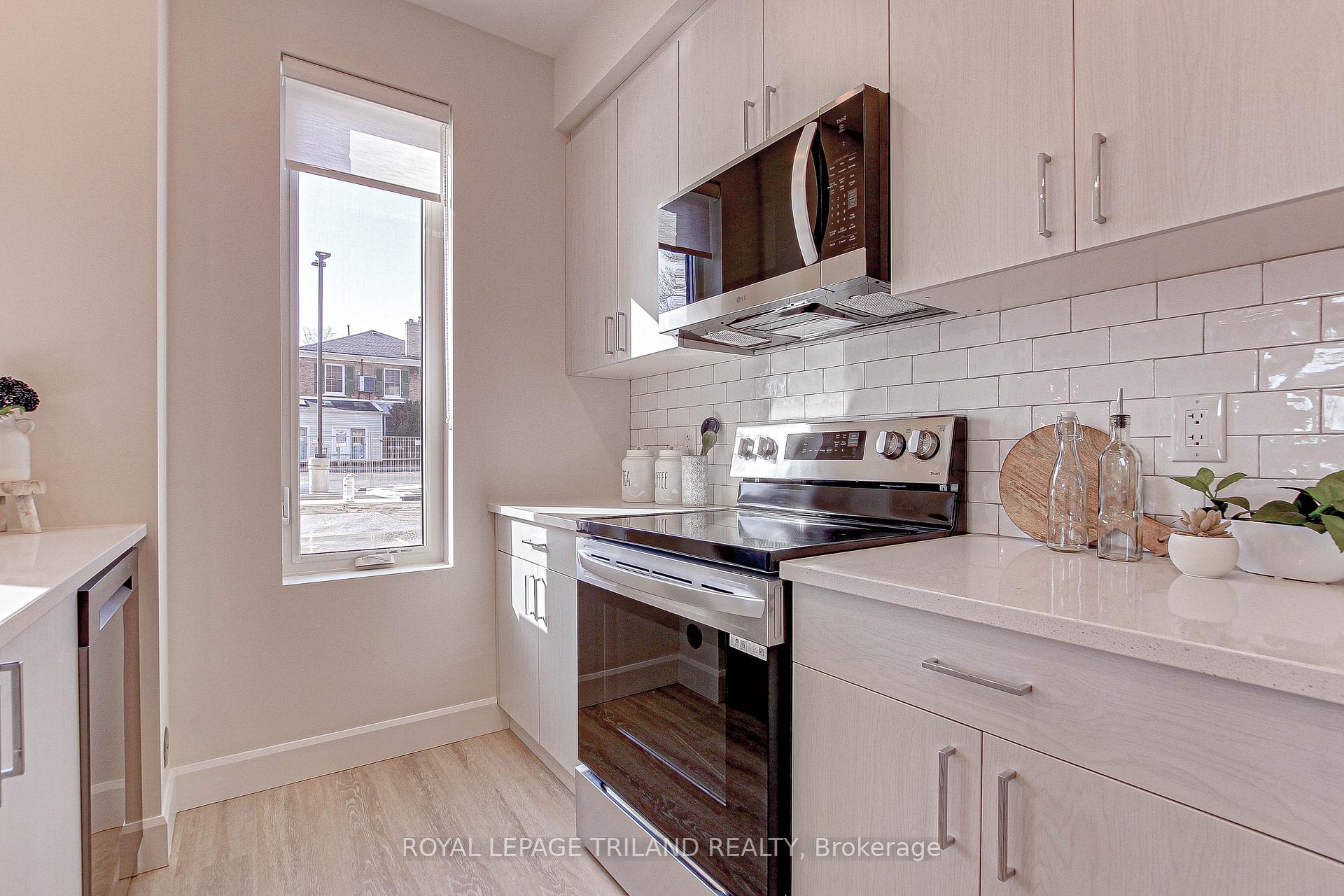 Photo 10 of Unit 203, 75 Walnut Street, St. Thomas — HOMEH