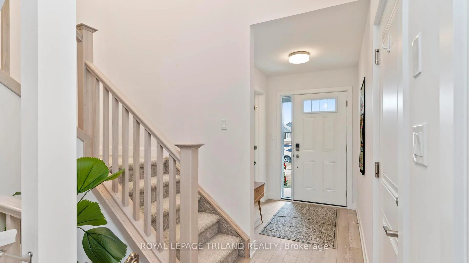 Photo 4 of 146 Renaissance Drive, St. Thomas — HOMEH