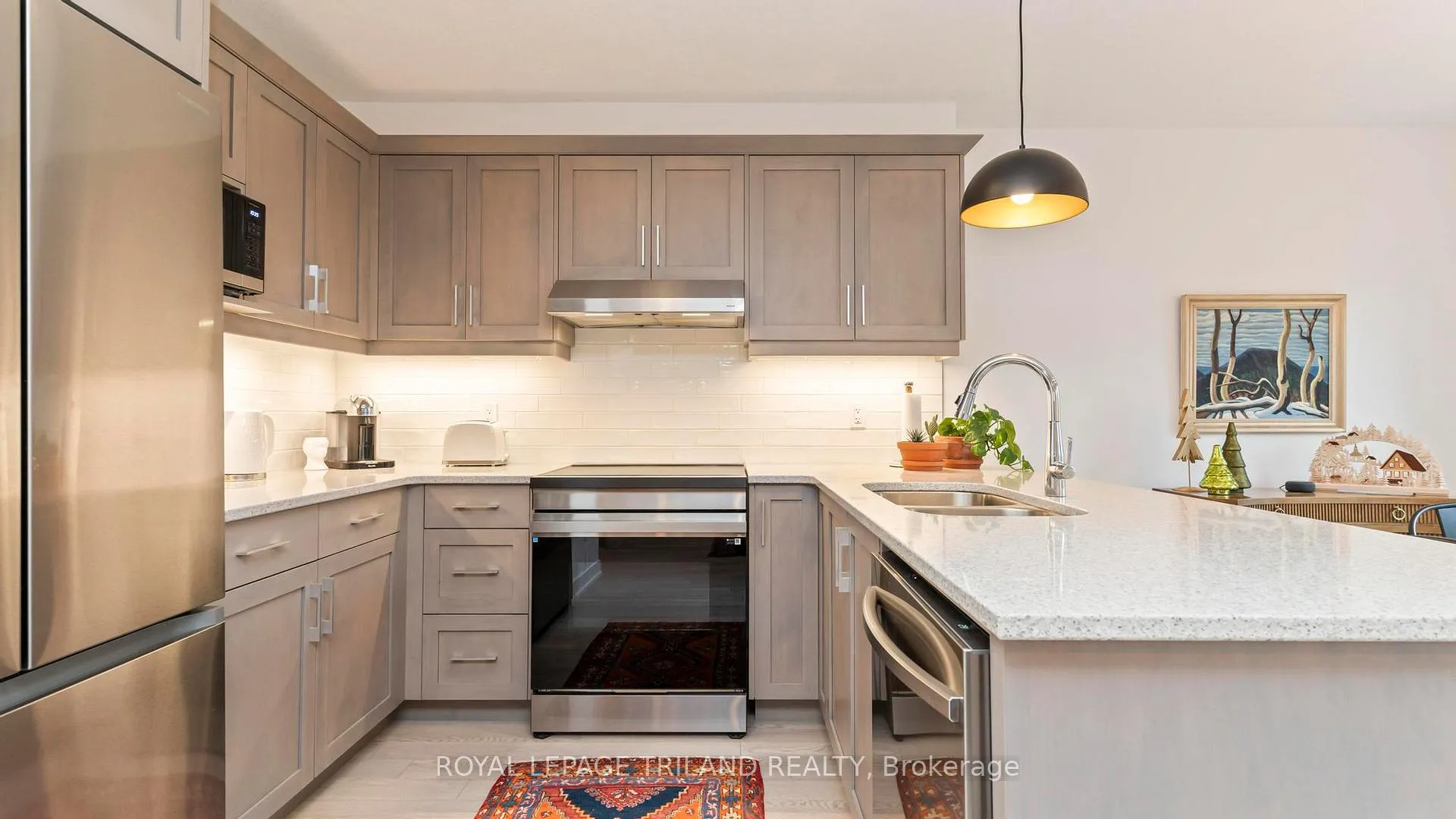 Photo 11 of 146 Renaissance Drive, St. Thomas — HOMEH