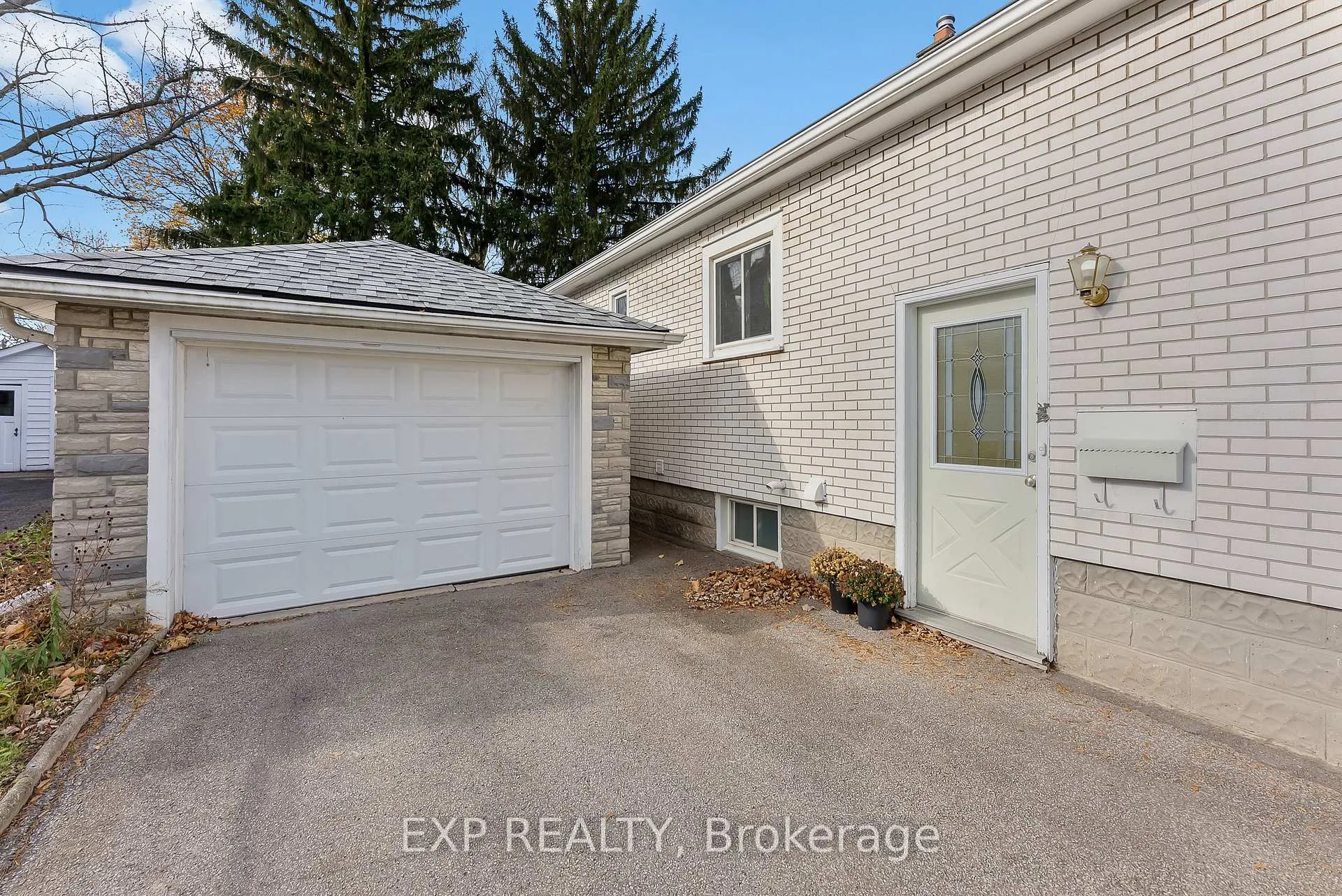 Photo 3 of 6 Hallcrest Avenue, St. Catharines, Vine/Linwell — HOMEH