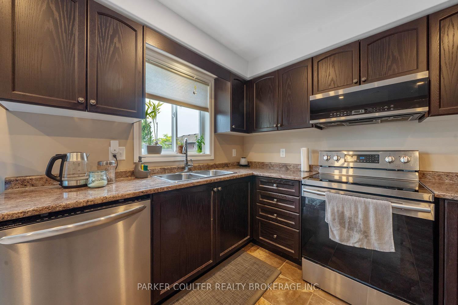 Photo 10 of 52 Nash Avenue, Springwater, Elmvale — HOMEH