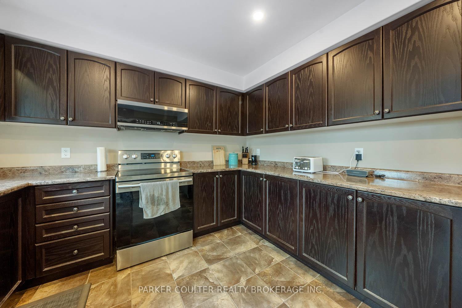 Photo 11 of 52 Nash Avenue, Springwater, Elmvale — HOMEH