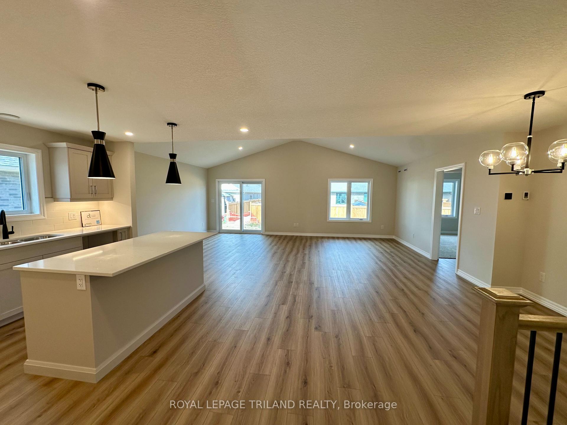 Photo 6 of 132 Styles Drive, St. Thomas — HOMEH