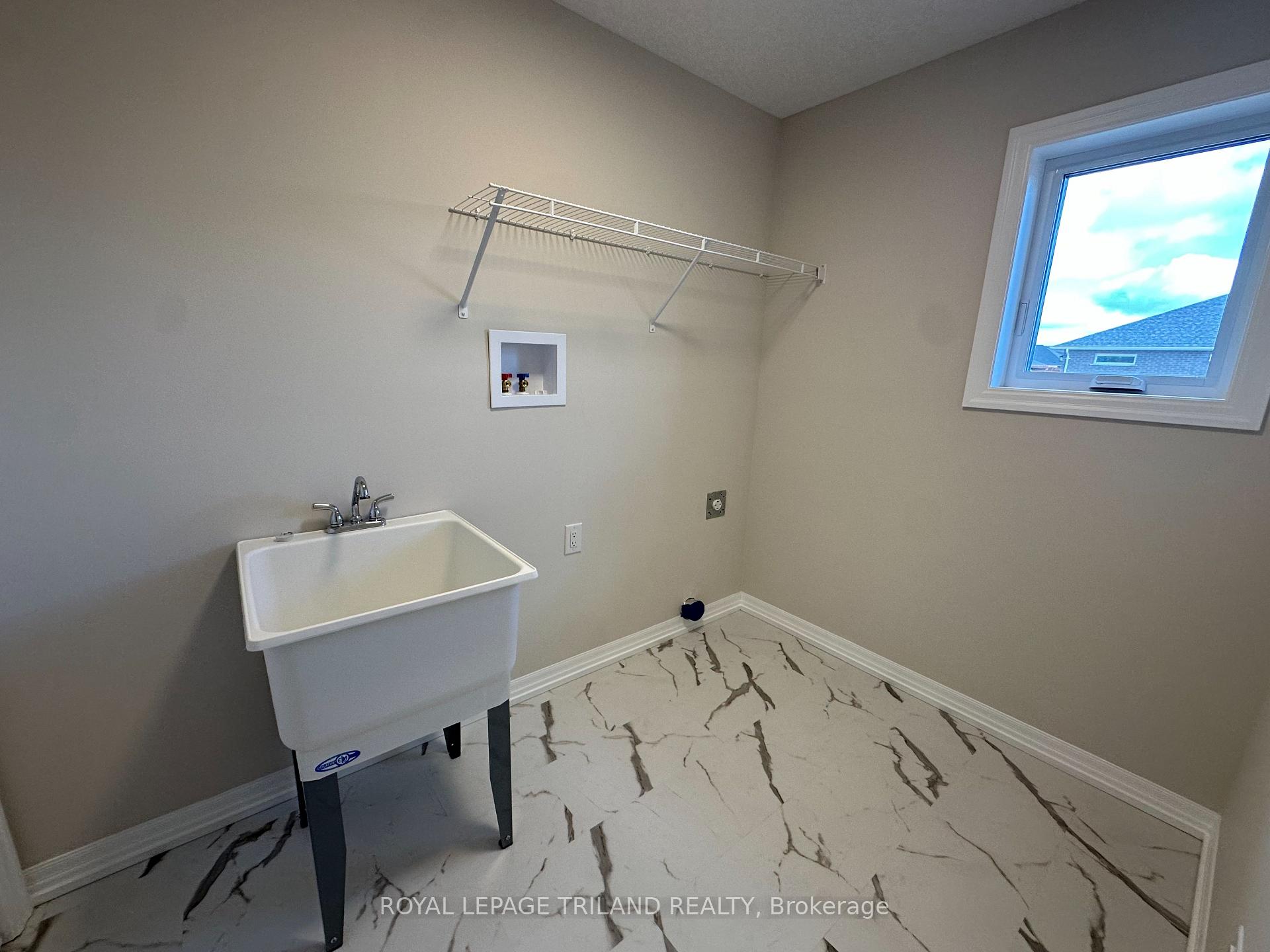 Photo 10 of 132 Styles Drive, St. Thomas — HOMEH