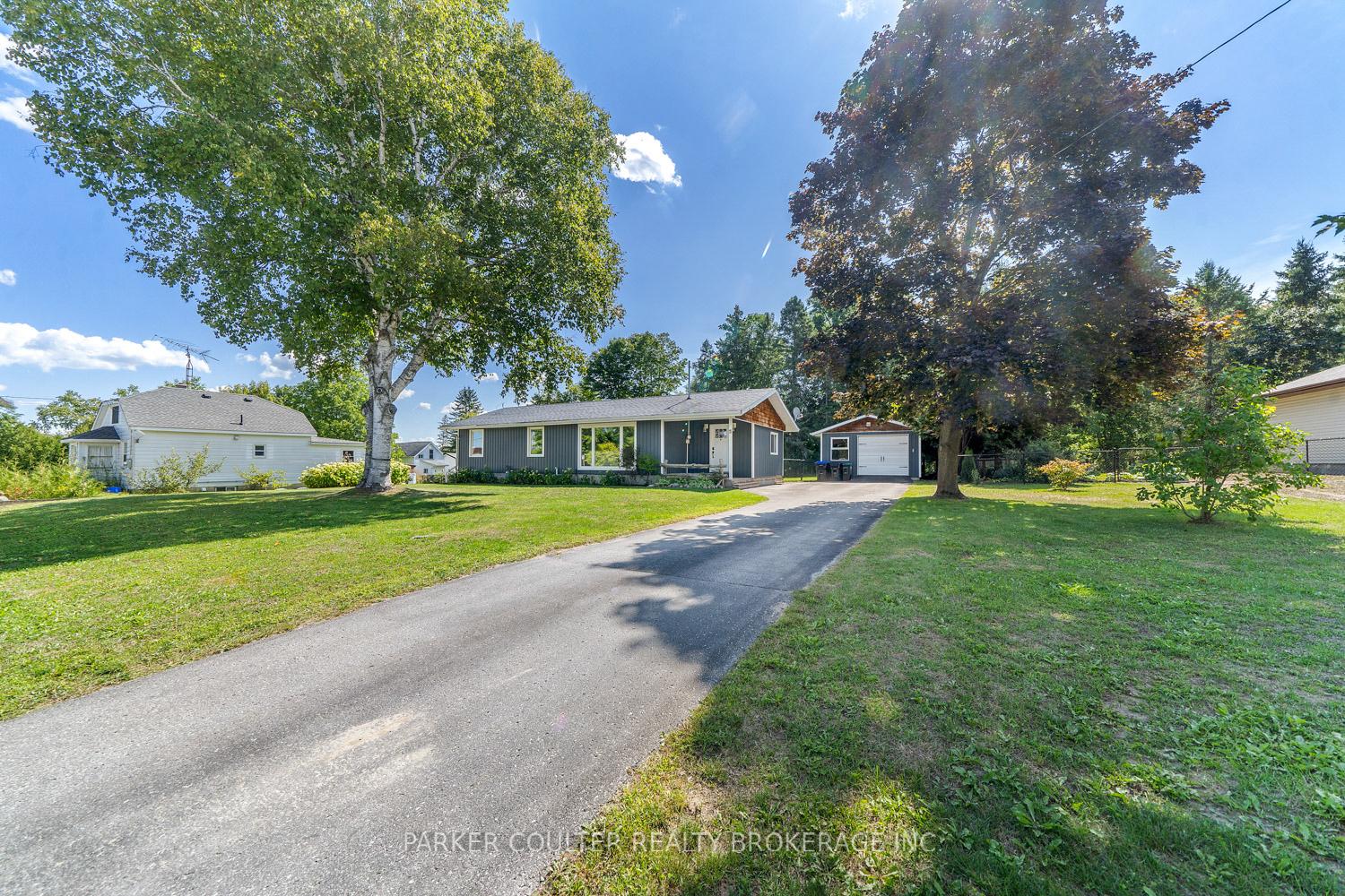 Photo 2 of 11 Albert Street E, Springwater, Hillsdale — HOMEH