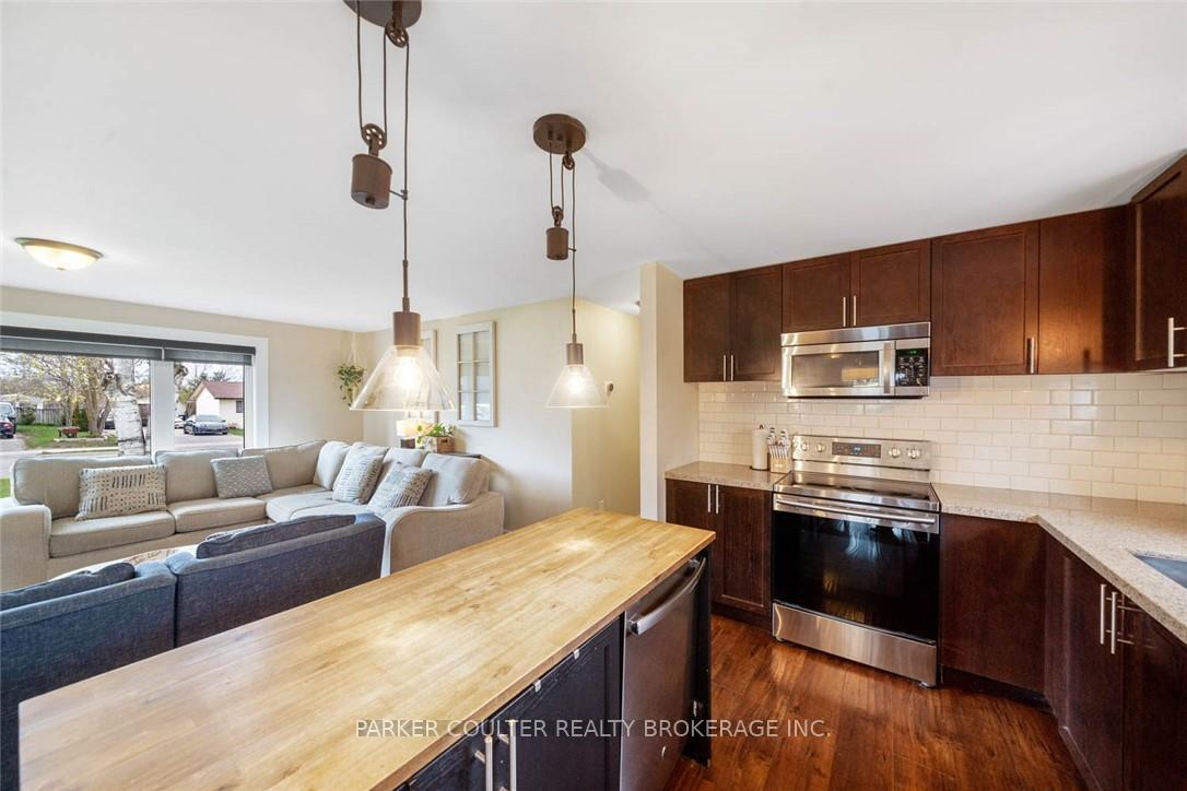 Photo 14 of 11 Albert Street E, Springwater, Hillsdale — HOMEH