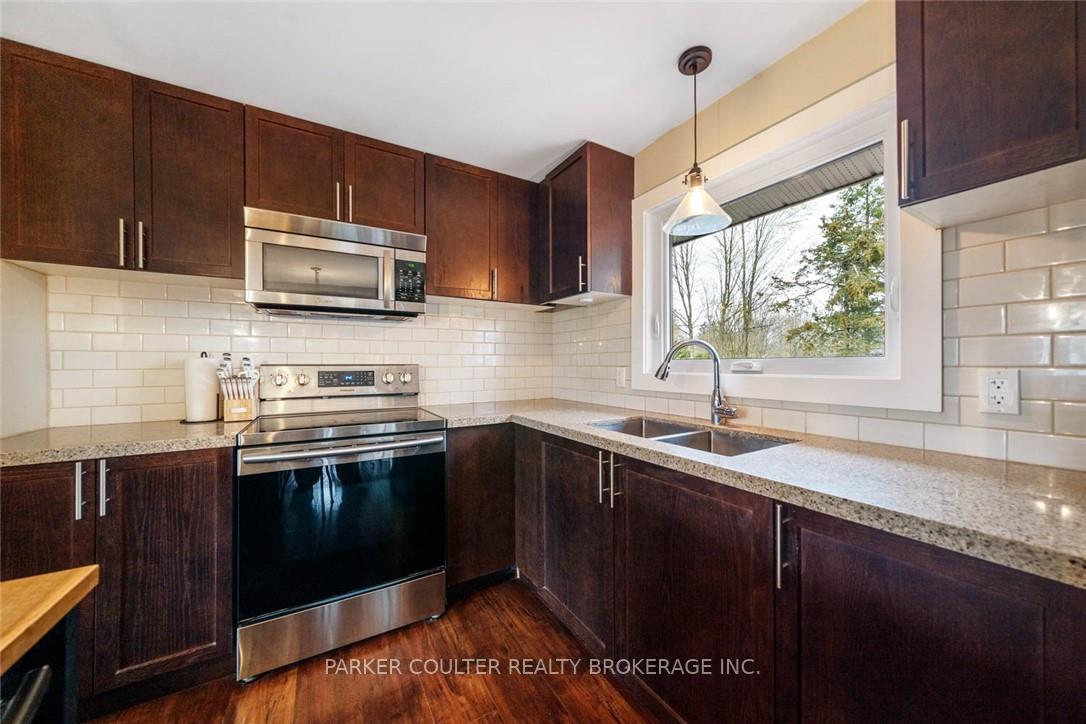 Photo 15 of 11 Albert Street E, Springwater, Hillsdale — HOMEH