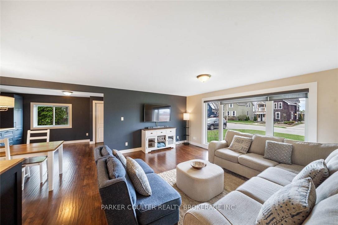 Photo 16 of 11 Albert Street E, Springwater, Hillsdale — HOMEH